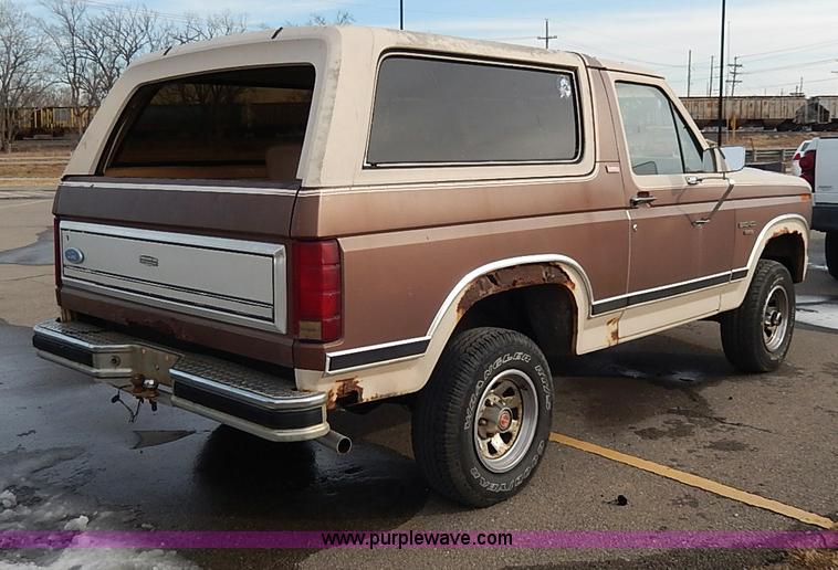 image for item I9356 1982 Ford Bronco XLT SUV