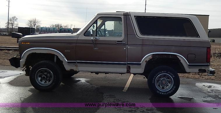 image for item I9356 1982 Ford Bronco XLT SUV