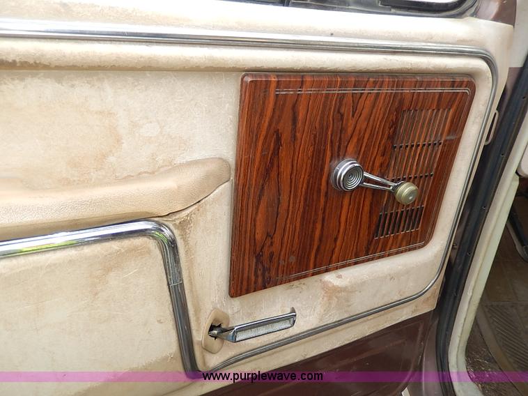 image for item I9356 1982 Ford Bronco XLT SUV