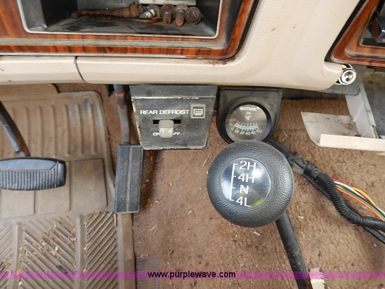 image for item I9356 1982 Ford Bronco XLT SUV