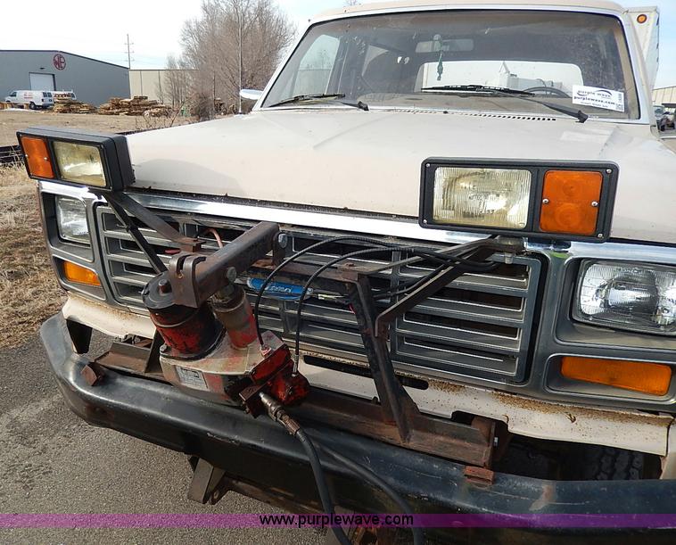 image for item I9356 1982 Ford Bronco XLT SUV