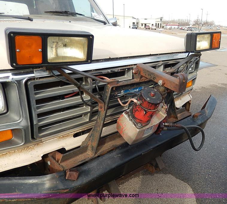 image for item I9356 1982 Ford Bronco XLT SUV