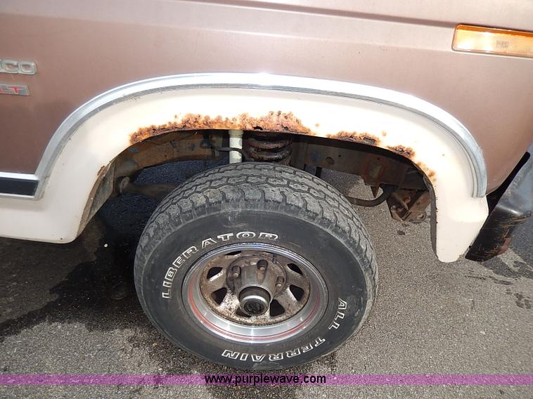 image for item I9356 1982 Ford Bronco XLT SUV