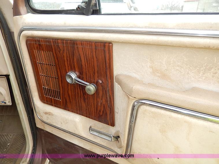 image for item I9356 1982 Ford Bronco XLT SUV