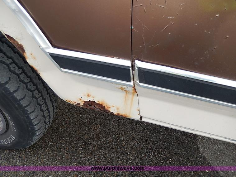 image for item I9356 1982 Ford Bronco XLT SUV