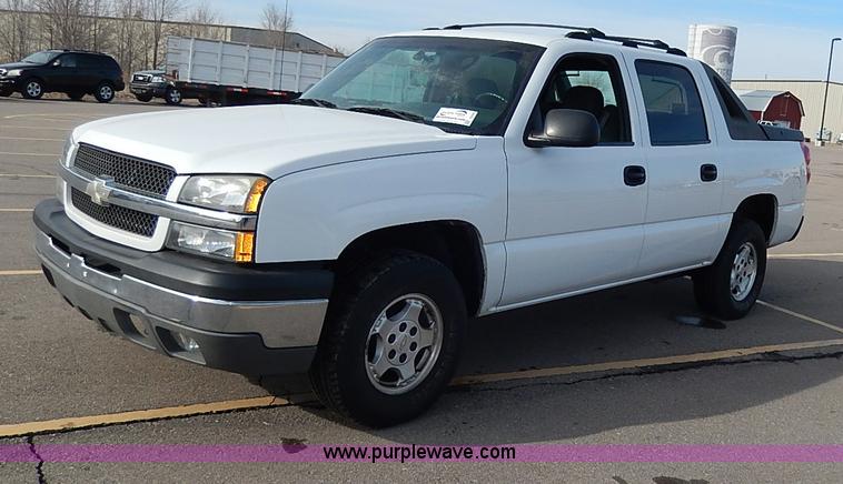 image for item I9358 2003 Chevrolet Avalanche 1500 pickup truck