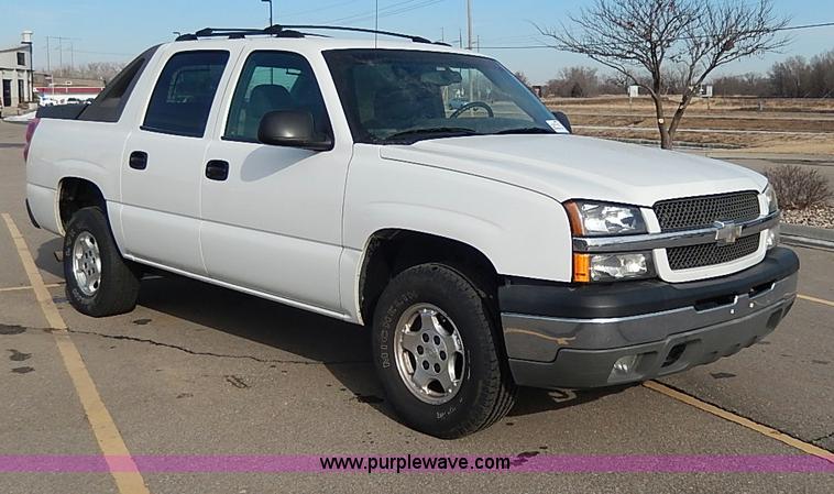 image for item I9358 2003 Chevrolet Avalanche 1500 pickup truck
