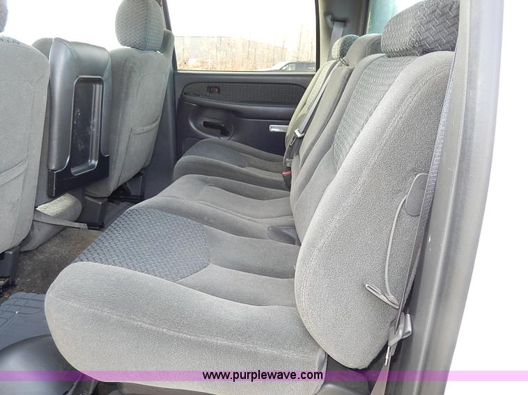 image for item I9358 2003 Chevrolet Avalanche 1500 pickup truck