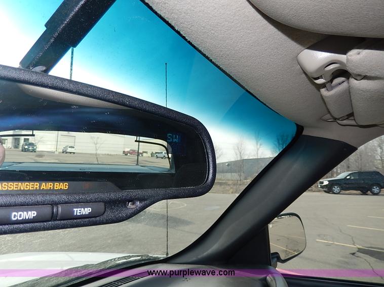 image for item I9358 2003 Chevrolet Avalanche 1500 pickup truck