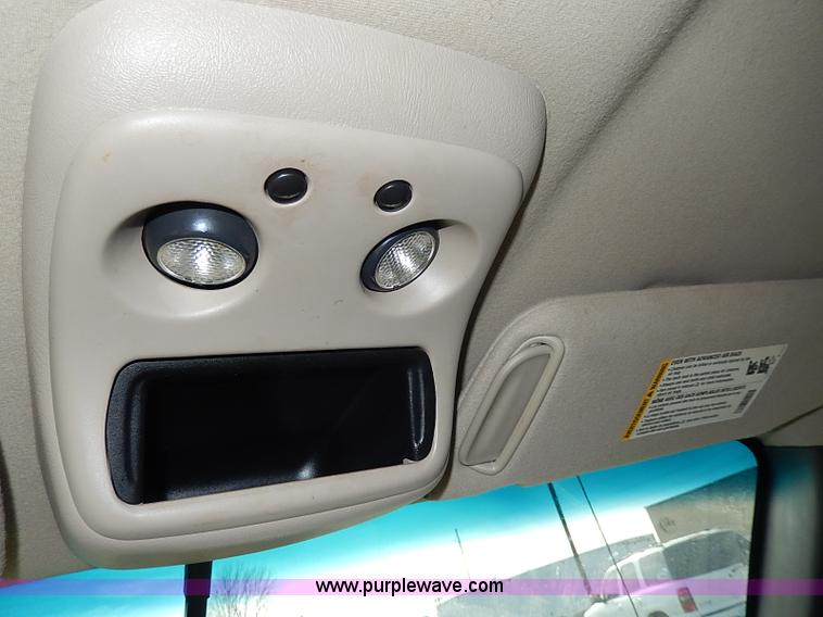 image for item I9358 2003 Chevrolet Avalanche 1500 pickup truck