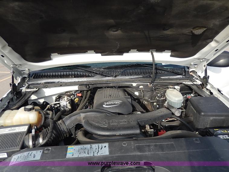 image for item I9358 2003 Chevrolet Avalanche 1500 pickup truck