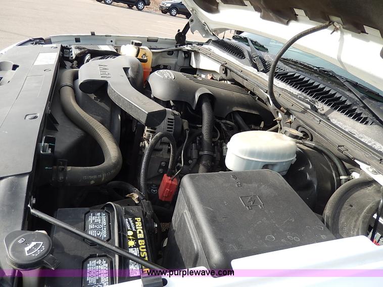 image for item I9358 2003 Chevrolet Avalanche 1500 pickup truck