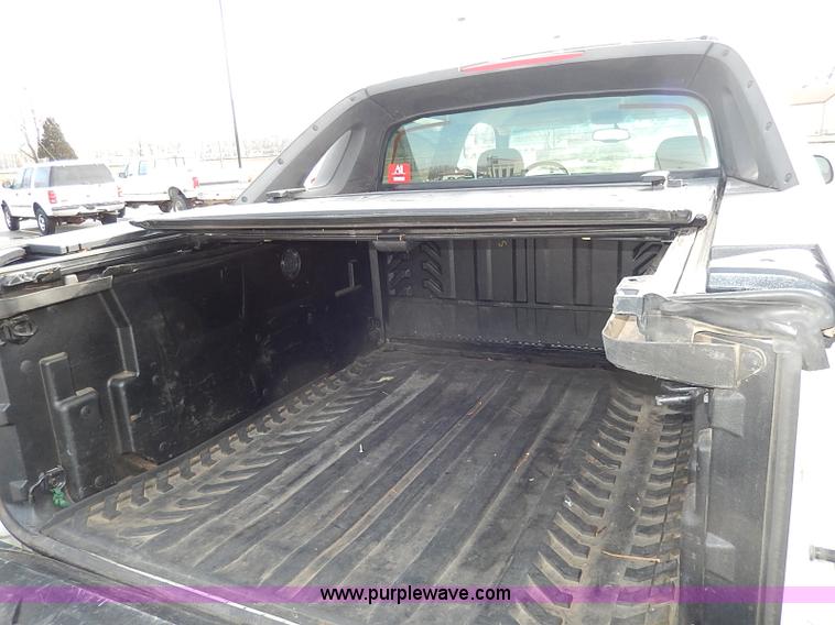 image for item I9358 2003 Chevrolet Avalanche 1500 pickup truck