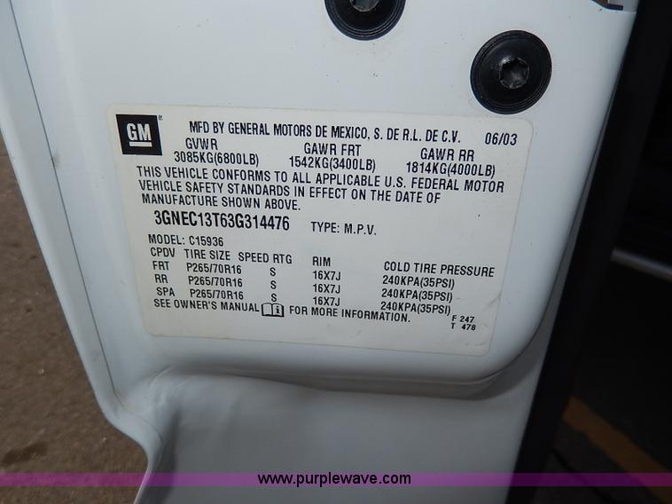 image for item I9358 2003 Chevrolet Avalanche 1500 pickup truck