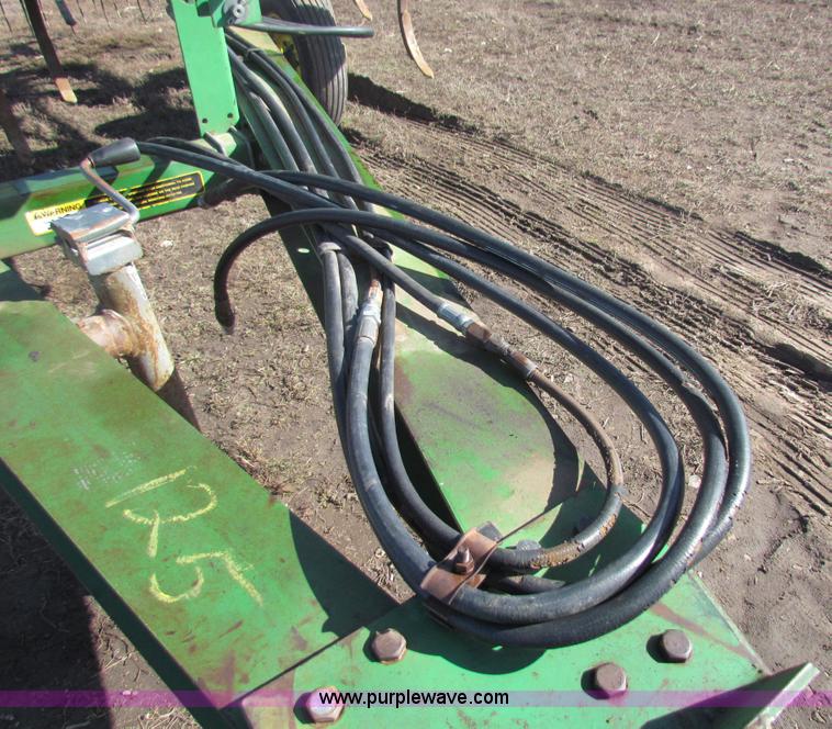 image for item AE9029 John Deere 610 chisel