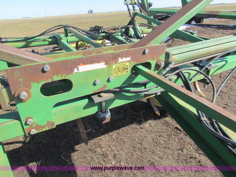 image for item AE9029 John Deere 610 chisel