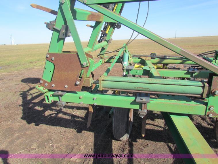 image for item AE9029 John Deere 610 chisel