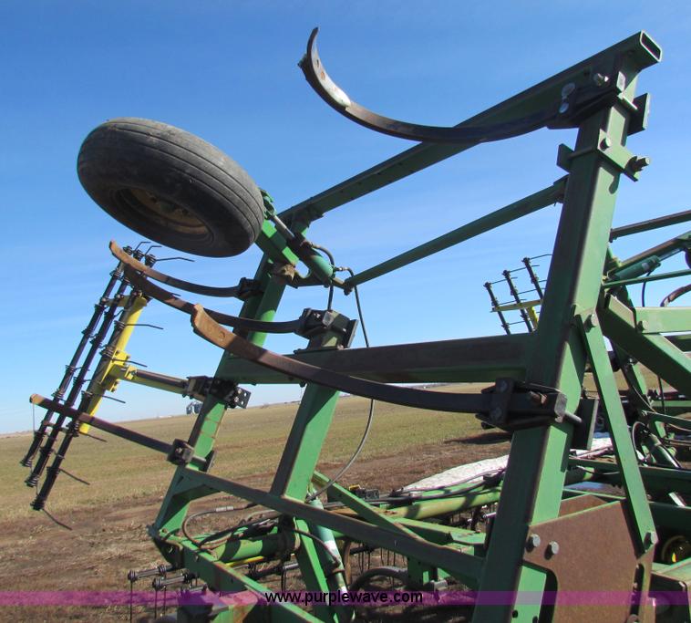 image for item AE9029 John Deere 610 chisel