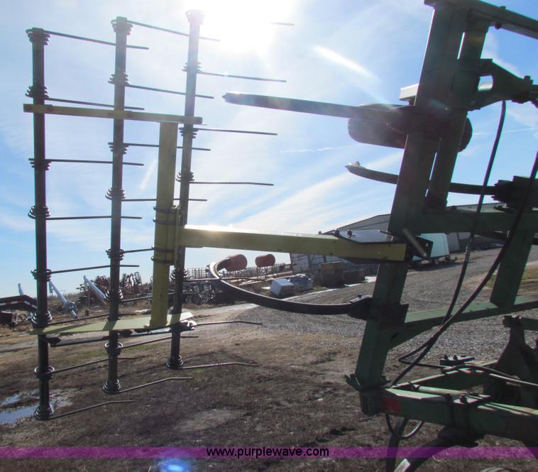 image for item AE9029 John Deere 610 chisel