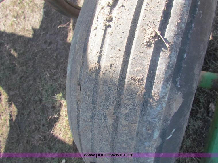 image for item AE9029 John Deere 610 chisel