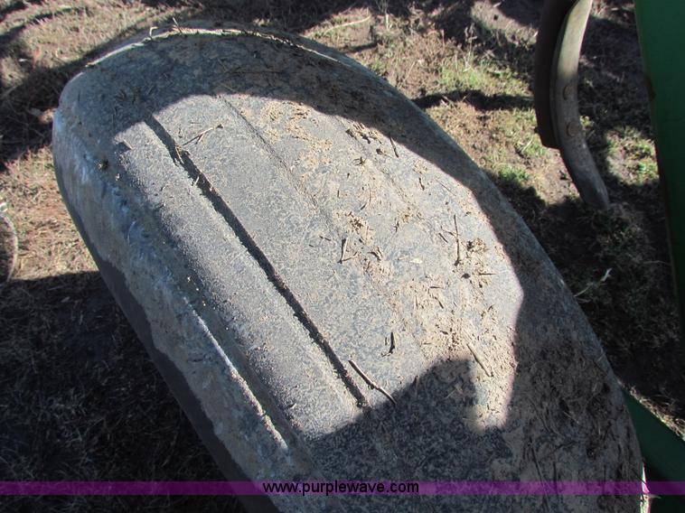 image for item AE9029 John Deere 610 chisel