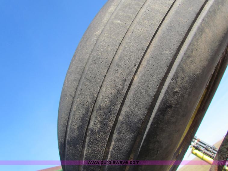 image for item AE9029 John Deere 610 chisel