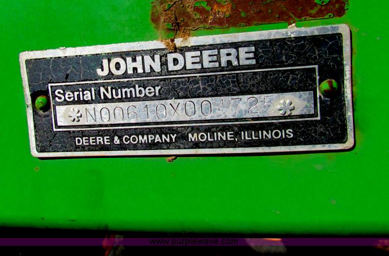 image for item AE9029 John Deere 610 chisel