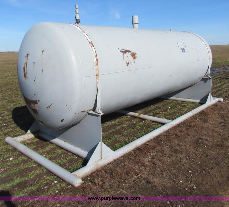 image for item AE9031 2,500 gallon steel fuel tank