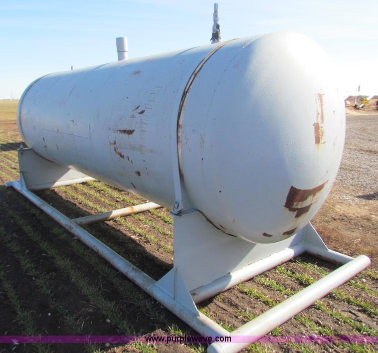 image for item AE9031 2,500 gallon steel fuel tank
