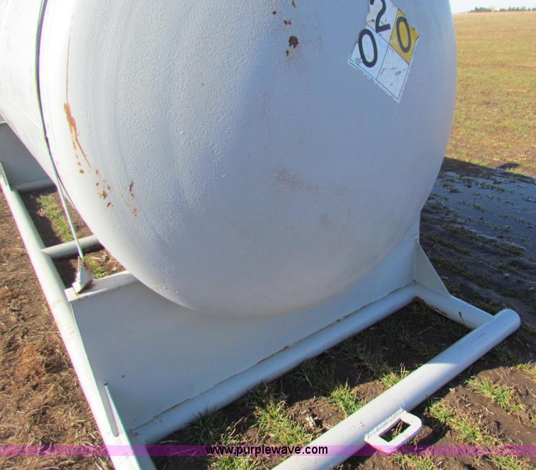 image for item AE9031 2,500 gallon steel fuel tank