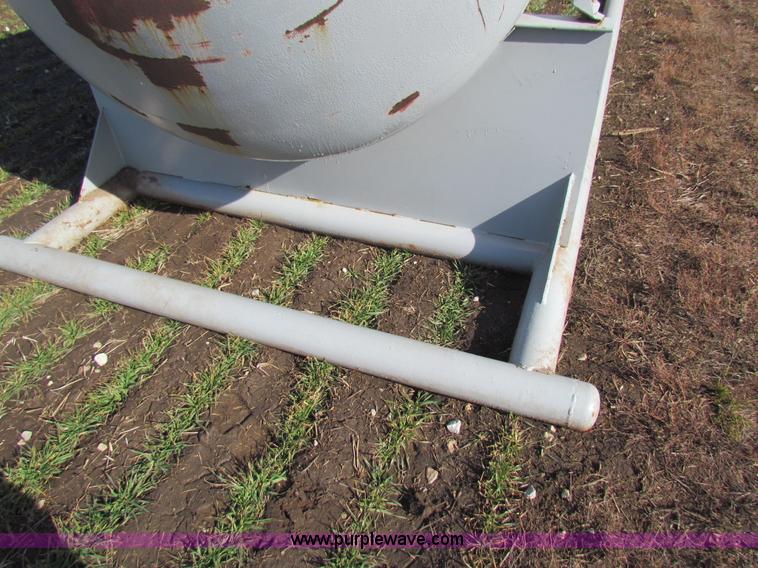 image for item AE9031 2,500 gallon steel fuel tank