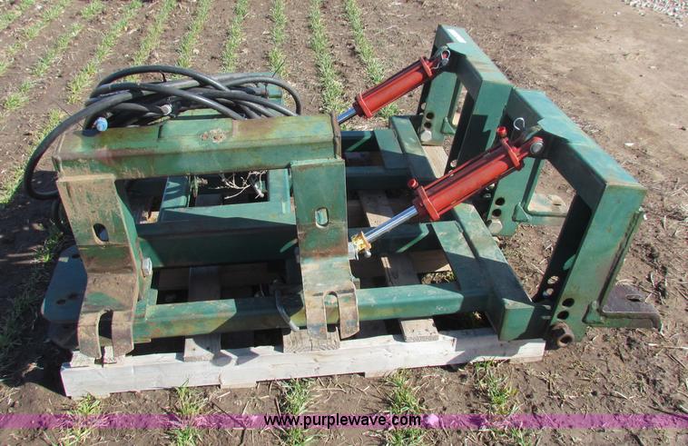 image for item AE9034 Hydraulic lift brackets for picker attachments