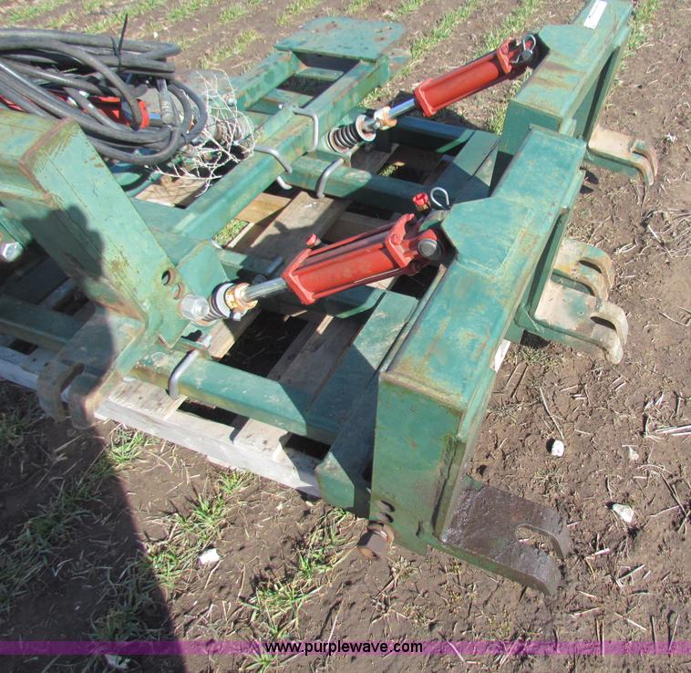 image for item AE9034 Hydraulic lift brackets for picker attachments