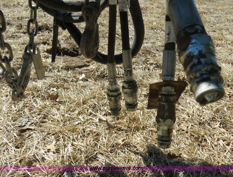 image for item B4872 2012 John Deere 568 round baler