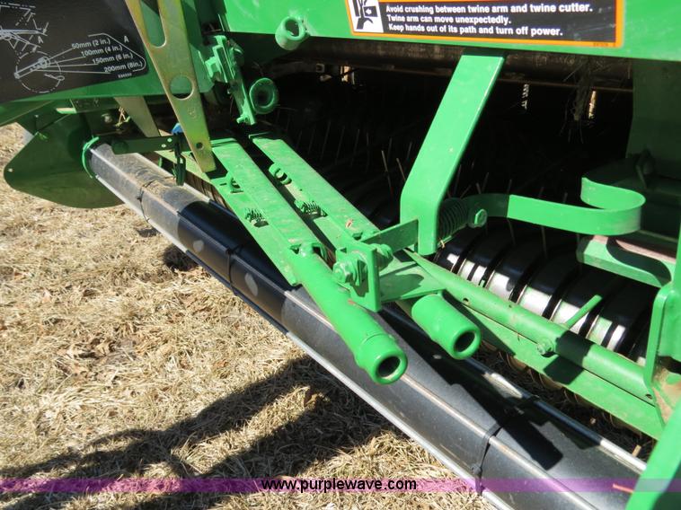 image for item B4872 2012 John Deere 568 round baler