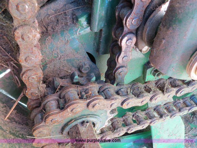 image for item B4872 2012 John Deere 568 round baler