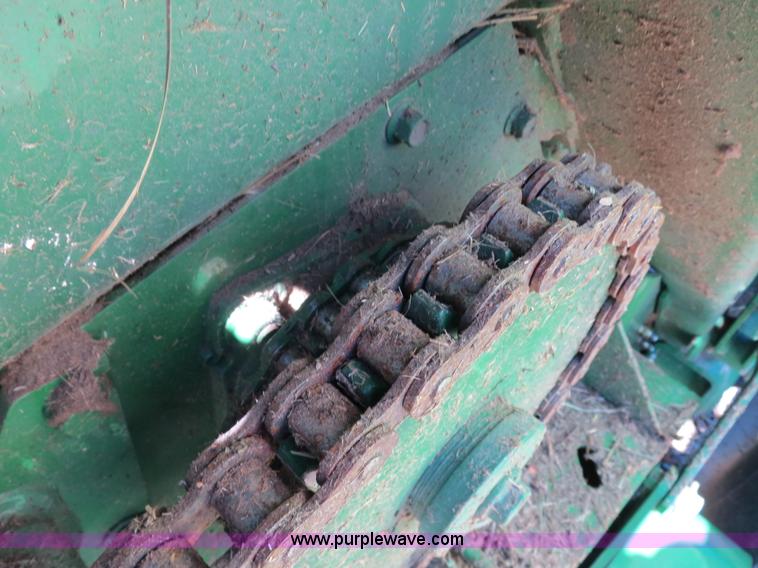 image for item B4872 2012 John Deere 568 round baler