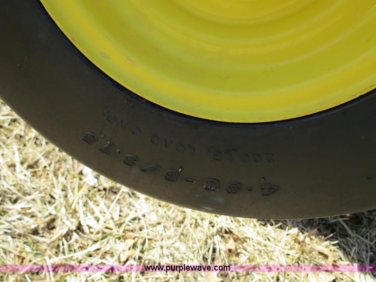 image for item B4872 2012 John Deere 568 round baler