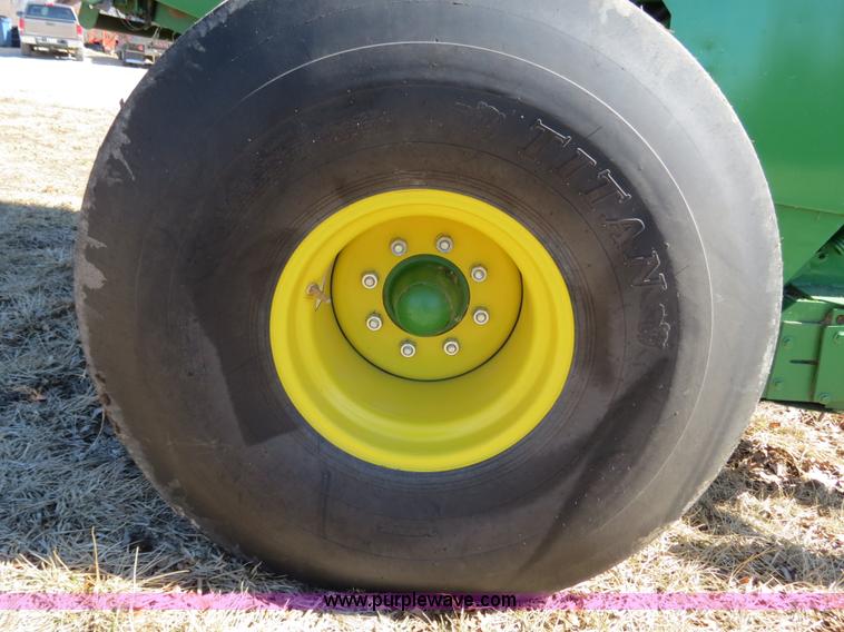 image for item B4872 2012 John Deere 568 round baler