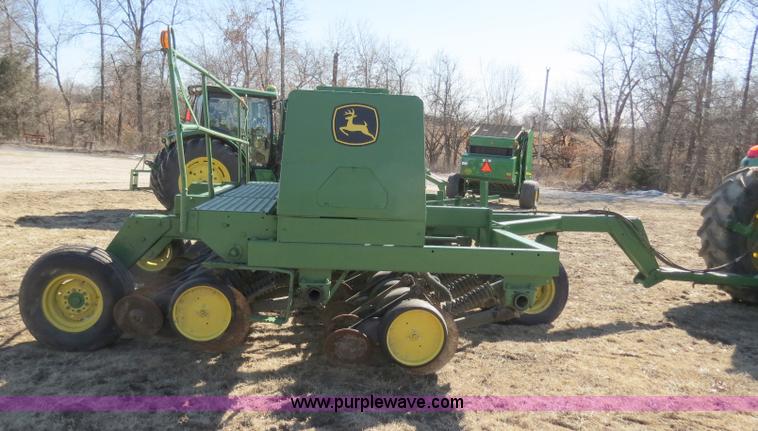 image for item B4873 John Deere 750 15' no-till drill