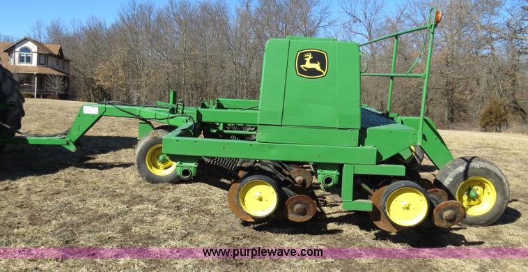 image for item B4873 John Deere 750 15' no-till drill