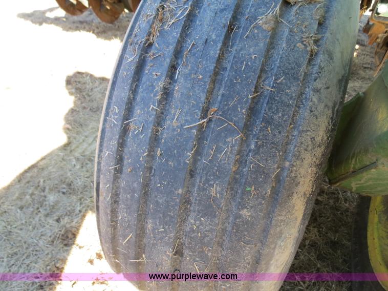 image for item B4873 John Deere 750 15' no-till drill
