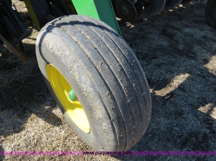 image for item B4873 John Deere 750 15' no-till drill