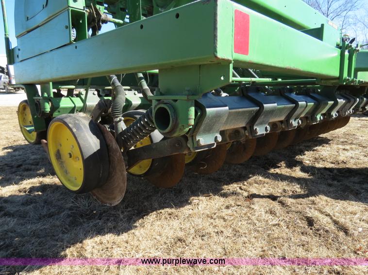 image for item B4873 John Deere 750 15' no-till drill