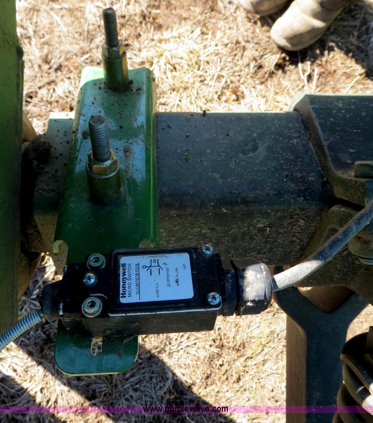 image for item B4873 John Deere 750 15' no-till drill