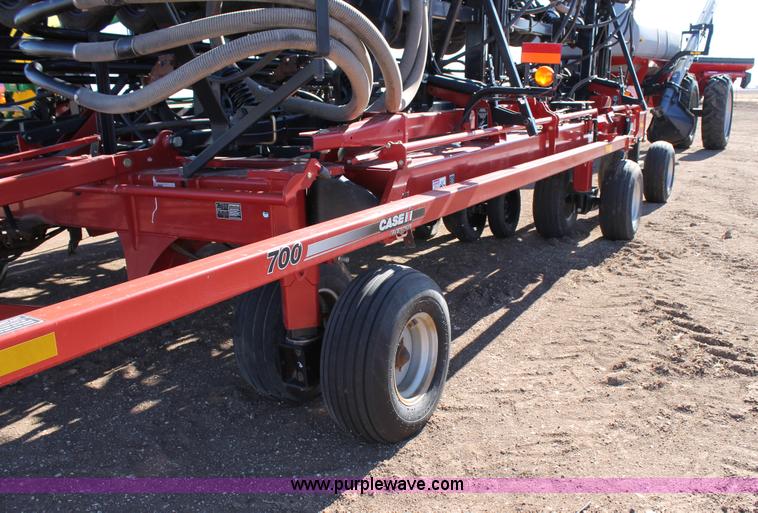 image for item C3765 2009 Case IH 700 flex hoe air drill with 3380 Precision air cart