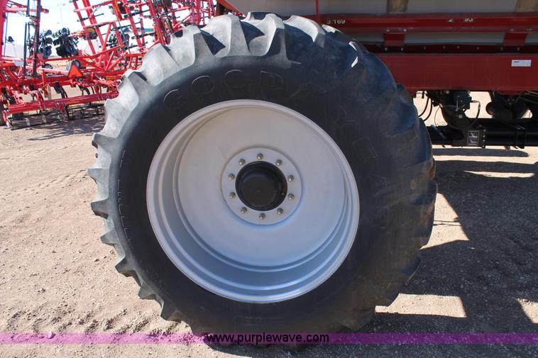 image for item C3765 2009 Case IH 700 flex hoe air drill with 3380 Precision air cart