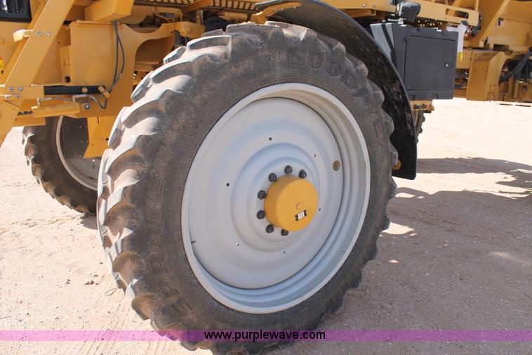 image for item C3766 2010 Ag-Chem RoGator 1386 self-propelled dry spreader