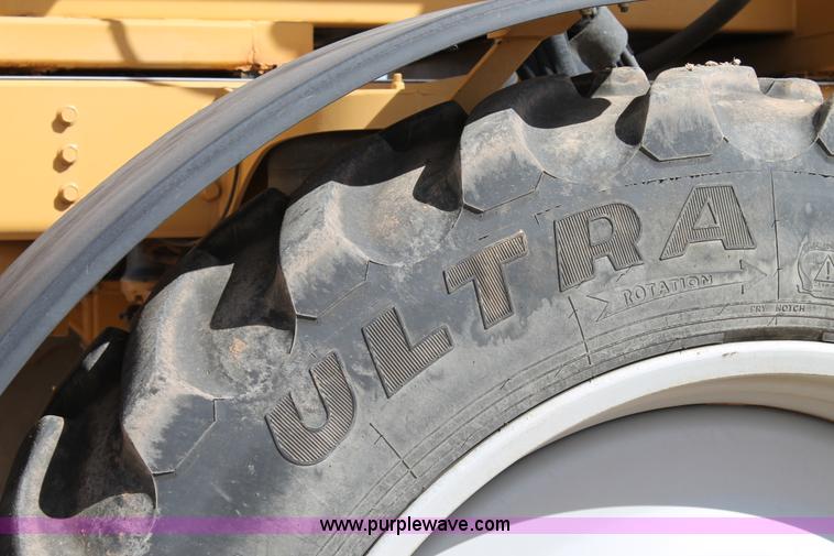 image for item C3766 2010 Ag-Chem RoGator 1386 self-propelled dry spreader