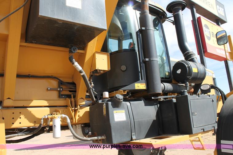 image for item C3766 2010 Ag-Chem RoGator 1386 self-propelled dry spreader